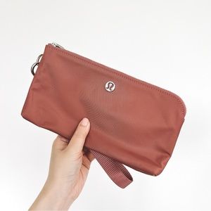 LULULEMON | Double zip clutch wristlet
